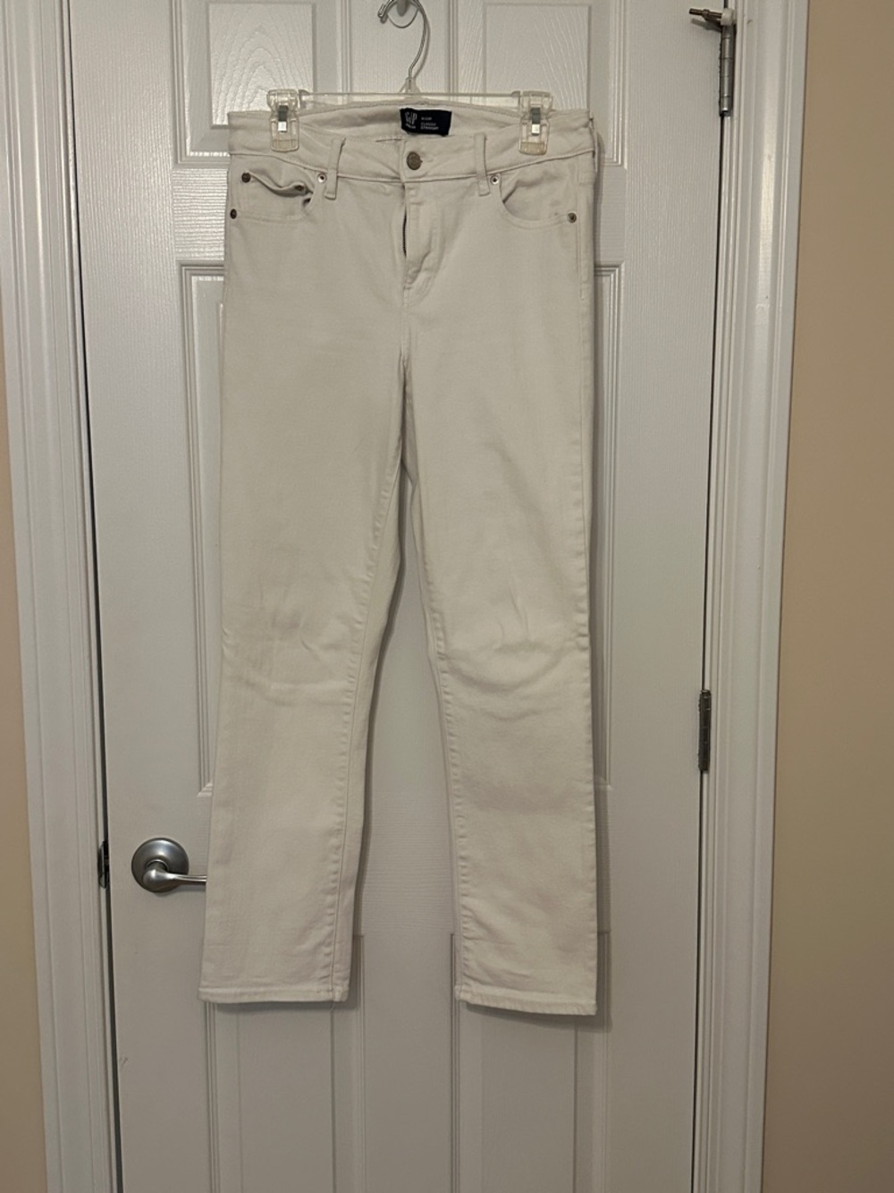 GAP Women's Straight Leg Jeans in Off-White/Cream